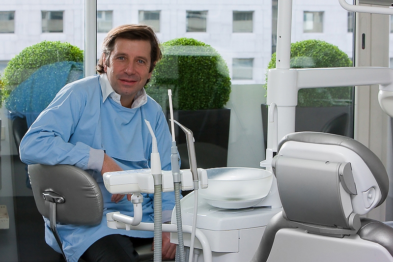 Docteur Pierre Sultan, dentiste à la Défense